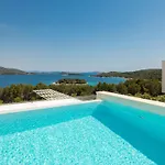 Villa Exquisite Murter Luxor 4 Bedrooms Heated Pool & Jezera