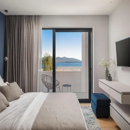 Exquisite Murter Luxor 4 Bedrooms Heated Pool & יזרה