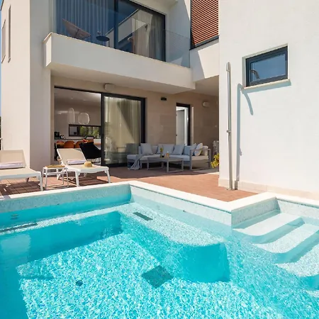 וילה Exquisite Murter Luxor 4 Bedrooms Heated Pool &