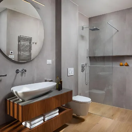 Exquisite Murter Luxor 4 Bedrooms Heated Pool & Vila *