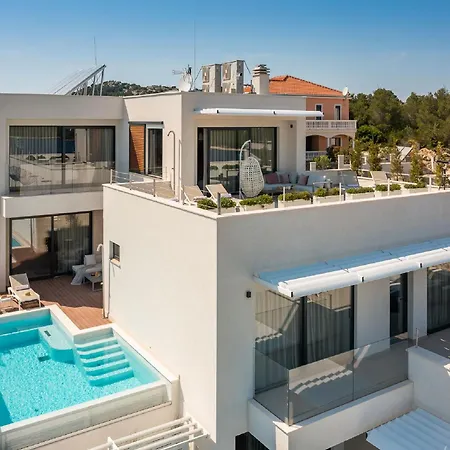 Exquisite Murter Luxor 4 Bedrooms Heated Pool & Vila