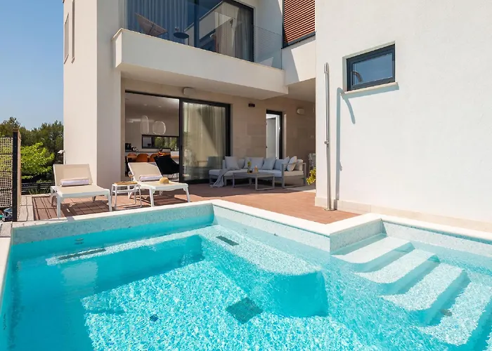 Villa Exquisite Murter Luxor 4 Bedrooms Heated Pool &