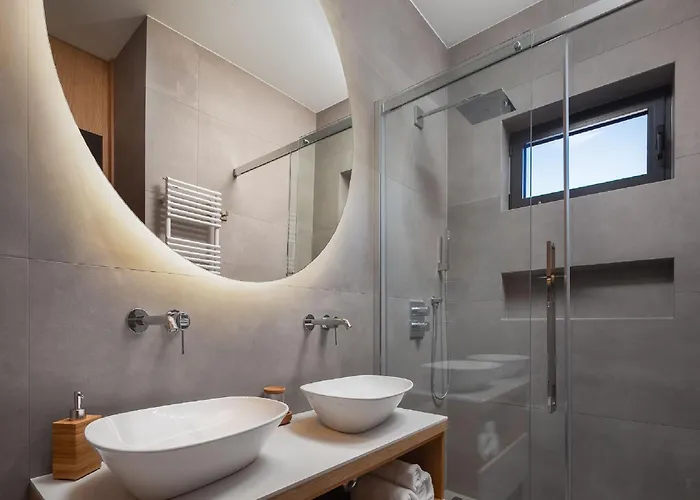 Exquisite Murter Luxor 4 Bedrooms Heated Pool & Jezera